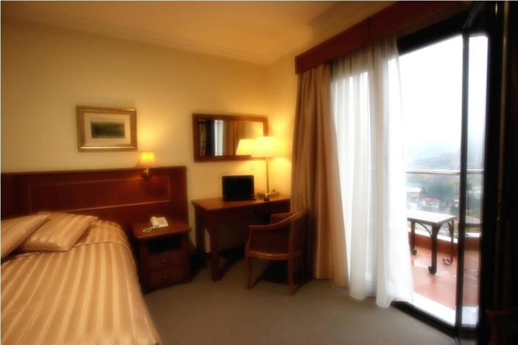 Afkos Grammos Boutique Hotel Resort Nestórion Quarto foto